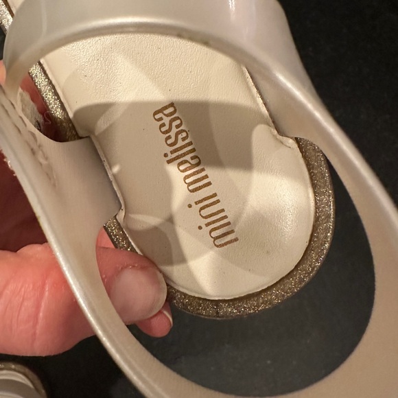 Girls’ Melissa Mini Mar III BB Sandals | Size 8 | White/Glitter - Picture 2 of 6